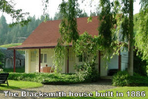 The Blacksmith House, built in 1886 and renovated in 1995 offers our guests privacy. Rooms in the Blacksmith house feature private entrance, private bathroom, fridge and satellite TV