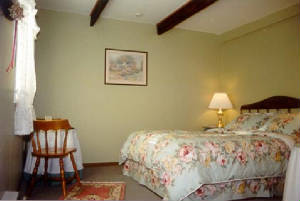 Private entrance and private bathroom, ensuite, Satellite TV and fridge